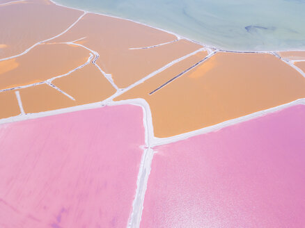 Mexiko, Yucatan, Las Coloradas, Pink Lake salt lake - MMAF00753