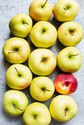 Goldene Äpfel und ein Pfirsich - CUF46992