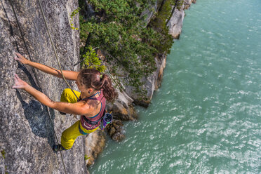 Frau beim Klettern, Squamish, Kanada - CUF47031