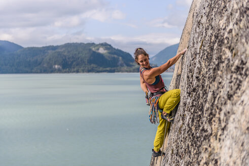 Frau beim Klettern, Squamish, Kanada - CUF47053