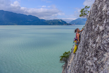 Frau beim Klettern, Squamish, Kanada - CUF47054