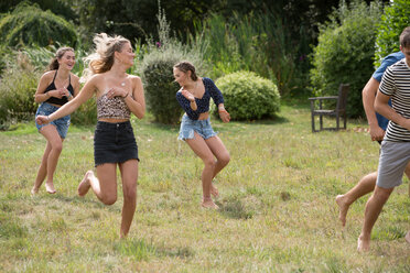 Friends running in park - CUF47172