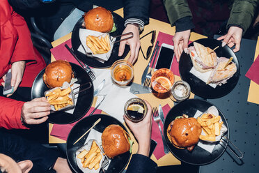 Tisch für Burger und Pommes frites - CUF47244