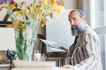 Man working in his studio - CUF47376