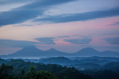 Virunga-Gebirge mit seinen Vulkanen, Uganda, lizenzfreies Stockfoto