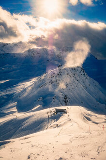 Schneebedeckte Alpen an einem sonnigen Tag, Arosa, Graubünden, Schweiz - CUF47698