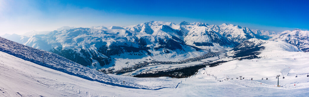Schneebedeckte Alpen, Livigno, Mottolino, Italien - CUF47702