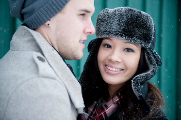 Young couple in winter hats, head and shoulder portrait - CUF47832