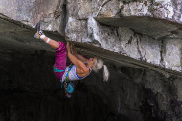 Trad-Klettern auf dem Dach der My Little Pony-Route in Squamish, Kanada - CUF47859