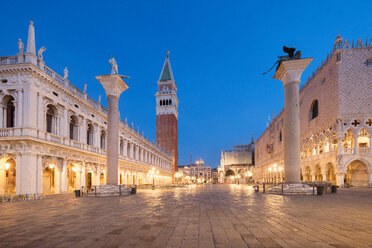 St Marks square and tower before sunrise, Venice, Veneto, Italy - CUF47890