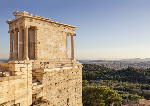 Griechenland, Athen, Akropolis, Tempel der Athena Nike bei Sonnenuntergang, lizenzfreies Stockfoto