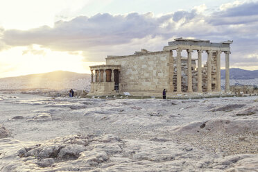 Griechenland, Athen, Akropolis, Erechtheion bei Sonnenuntergang - MAMF00351