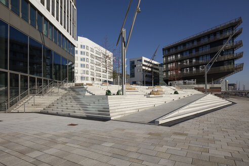 Deutschland, Hamburg, HafenCity, moderne Wohn- und Bürogebäude - WIF03737