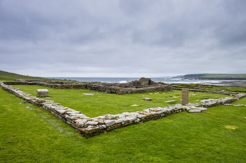 Vereinigtes Königreich, Schottland, Orkney-Inseln, Mainland, Piktische Festung am Brough of Birsay - RUNF01001