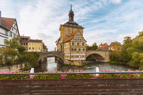 Deutschland, Bayern, Bamberg, Altes Rathaus, Obere Brücke und Regnitz, lizenzfreies Stockfoto