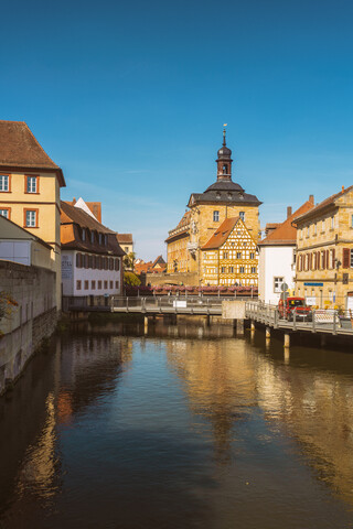 Deutschland, Bayern, Bamberg, Altes Rathaus und Regnitz, lizenzfreies Stockfoto