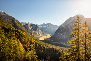Blick auf das Karwendelgebiet, Hinterriss, Tirol, Österreich - CUF48300