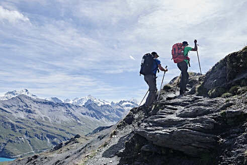 Wanderfreunde auf dem Mont Cervin, Matterhorn, Wallis, Schweiz - CUF48379