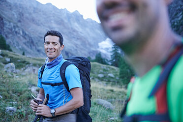 Lächelnde Wanderfreunde, Mont Cervin, Matterhorn, Wallis, Schweiz - CUF48422