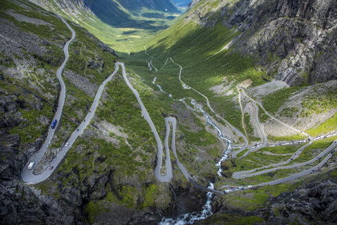 Trollstigen Straße durch die Berge in Norwegen - FOLF10309