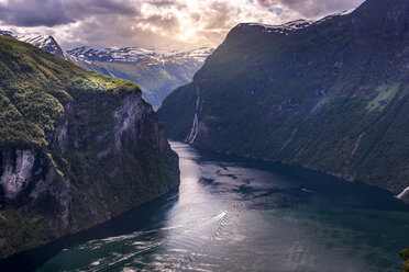 Fjord in Geiranger, Norwegen - FOLF10312