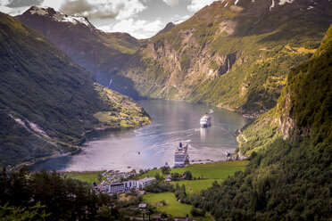 Kreuzfahrtschiffe in Geiranger, Norwegen - FOLF10317