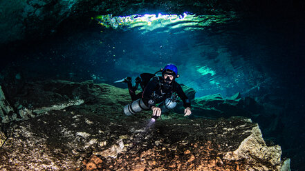 Cenote cave diving, Tulum, Quintana Roo, Mexico - ISF20437