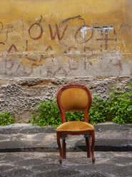 Italien, Neapel, Graffiti, Stuhl - WWF04856