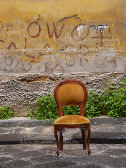 Italien, Neapel, Graffiti, Stuhl - WWF04856