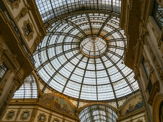Italien, Mailand, Galleria Vittorio Emanuele II, Glaskuppel - LOMF00796