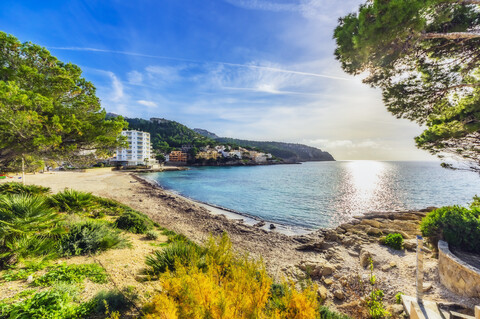 Spanien, Mallorca, Sant Elm, leerer Strand, lizenzfreies Stockfoto