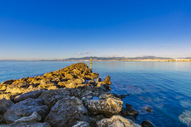 Spain, Mallorca, jetty near Portixol - THAF02427