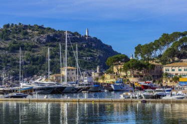 Spain, Mallorca, Port de Soller, view to harbour - THAF02444