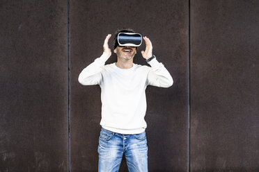Mature man using VR glasses - GIOF05595