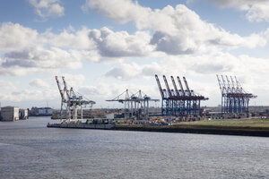 Deutschland, Hamburg, Containerterminal im Hafen - WIF03764