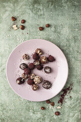 Homemade truffle with aronia powder, amaranth and hazelnut - MYF02076