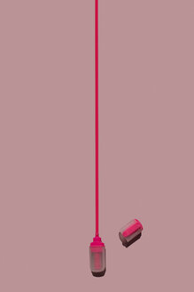 3D-Illustration, Marker auf rosa Hintergrund - ERRF00654