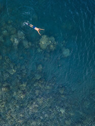 Man snorkeling in ocean - KNTF02619