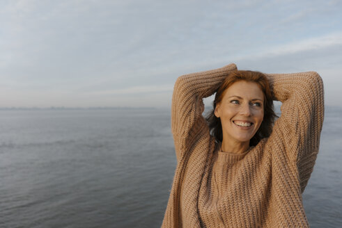 Germany, Hamburg, happy woman at the Elbe shore - JOSF02882