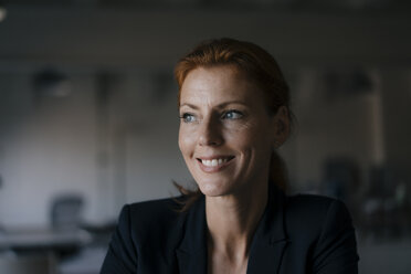 Portrait of smiling businesswoman looking sideways - JOSF03009