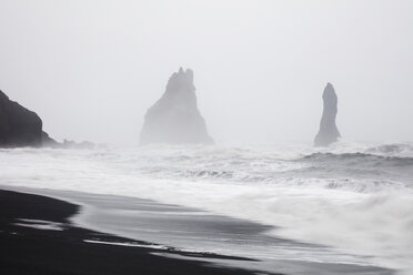 Iceland, South Iceland, Vik i Myrdal, Vik Rock on Reynisfjara beach - WIF03782