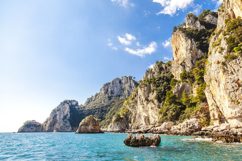 Italy, Campania, Capri, Rocky cliffs - FLMF00088