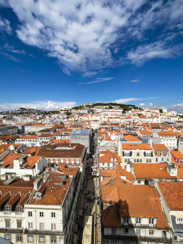 Portugal, Lisboa, Baixa, Stadtbild mit Castelo Sao Jorge, lizenzfreies Stockfoto