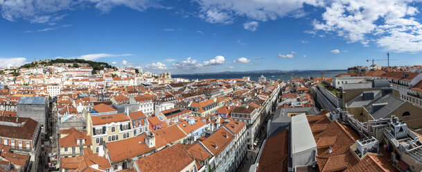 Portugal, Lisboa, Baixa, panoramic view of the city with Castelo Sao Jorge - AMF06719