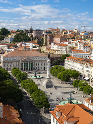 Portugal, Lisboa, Stadtbild mit Rossio-Platz, Teatro Nacional D. Maria II und Dom Pedro IV Denkmal - AMF06725