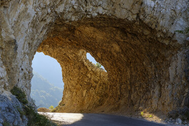 Montenegro, Provinz Pluzine, Tunnel, Bergstraße R-16 - SIEF08382