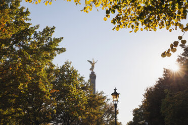 Germany, Berlin, view to victory column in autumn - GWF05817