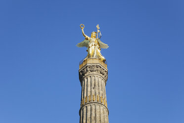 Germany, Berlin, view to victory column against blue sky - GWF05819