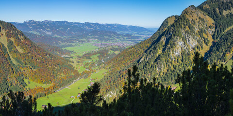 Deutschland, Bayern, Allgäu, Allgäuer Alpen, Panoramablick vom Kegelkopf nach Oberstdorf, lizenzfreies Stockfoto