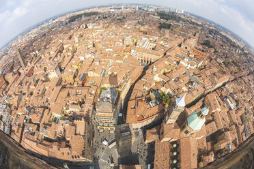 Italien, Bologna, Stadtbild mit Fischaugenobjektiv von oben gesehen - WPEF01291